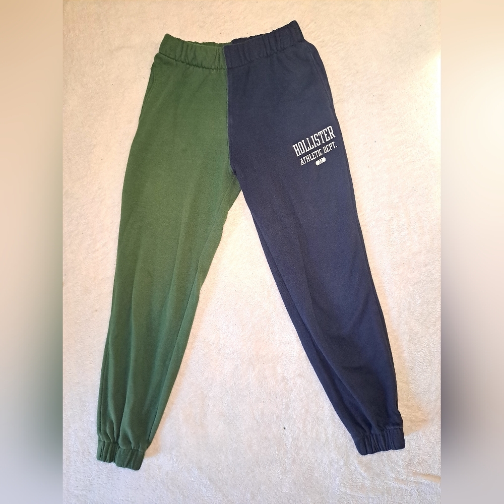 Hollister Co. Women's navy Blue and Green Joggers-tracksuits sweats